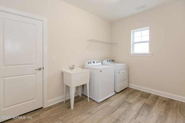 Building Photo - 136 Oyster Bay Way