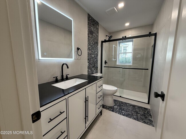 Building Photo - 1217 Ocean Ave N