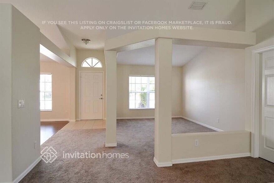 Building Photo - 2090 SW Capeador St