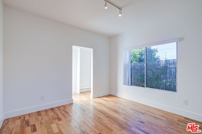 Building Photo - 3216 Bellevue Ave