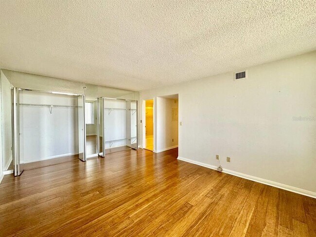Building Photo - 5950 Pelican Bay Plaza S