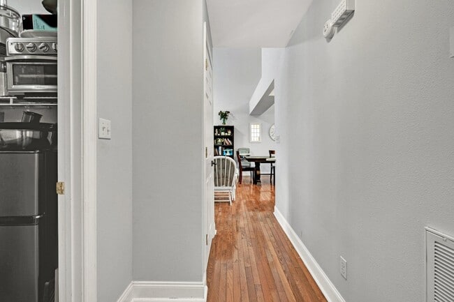 Building Photo - 3120 Pin Oaks Cir NE