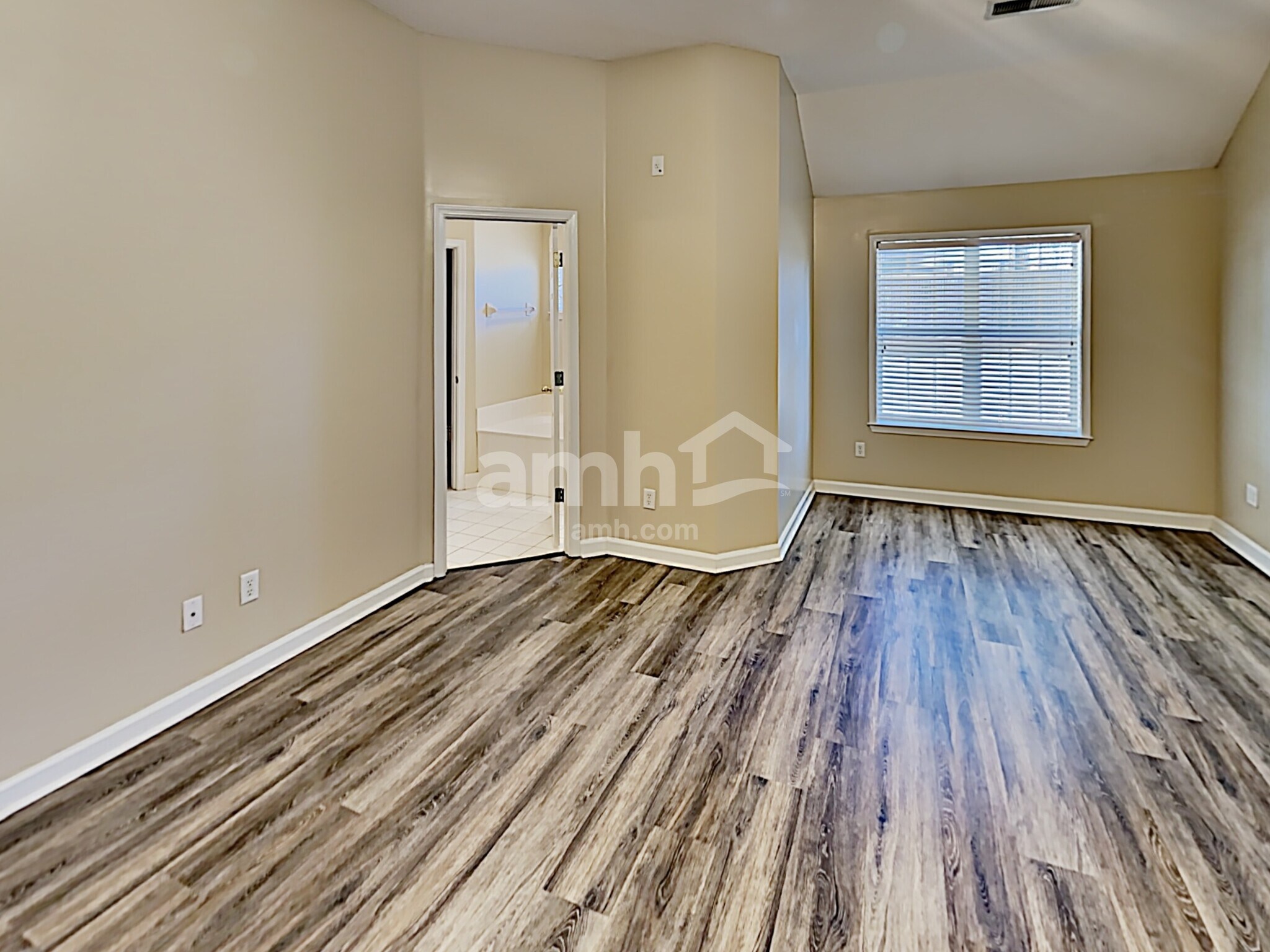 Building Photo - 4946 Rivercrest Ln
