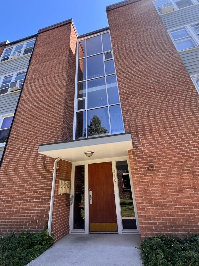 Primary Photo - Charming Two Bedroom / 1.5 Bath