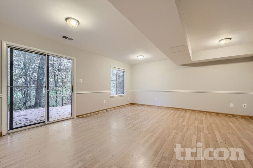 Building Photo - 7832 Falling Leaves Ct