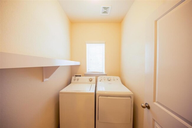Building Photo - 1613 Summer City Dr
