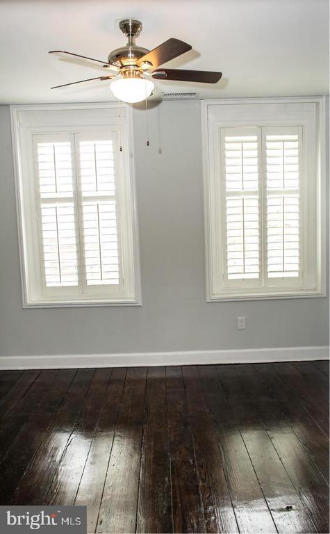 Building Photo - 8 E Henrietta St