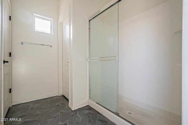 Building Photo - 2669 E Bellerive Dr