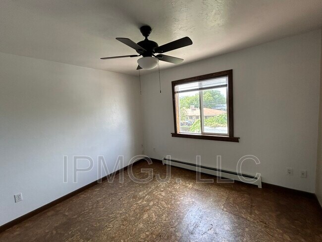 Building Photo - 2867 Pinyon Ave