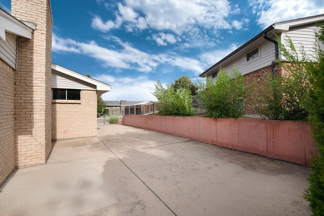 Building Photo - Vintage 5 bed Home in Green Mountain Estat...