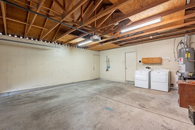 Building Photo - 4618 N Courtney Dr