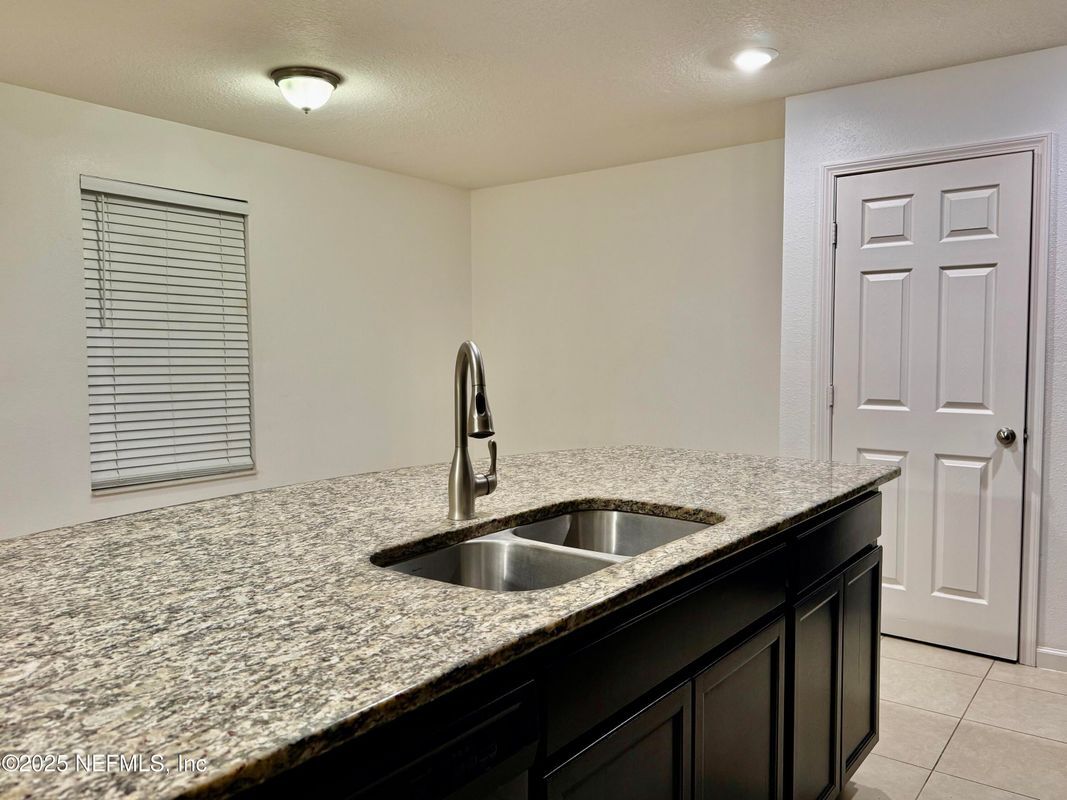 Building Photo - 8709 Lake George Cir W