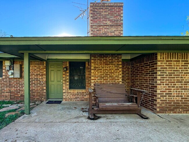 Building Photo - Charming 3-Bedroom Haven with Cozy Fireplace in North Richland Hills!