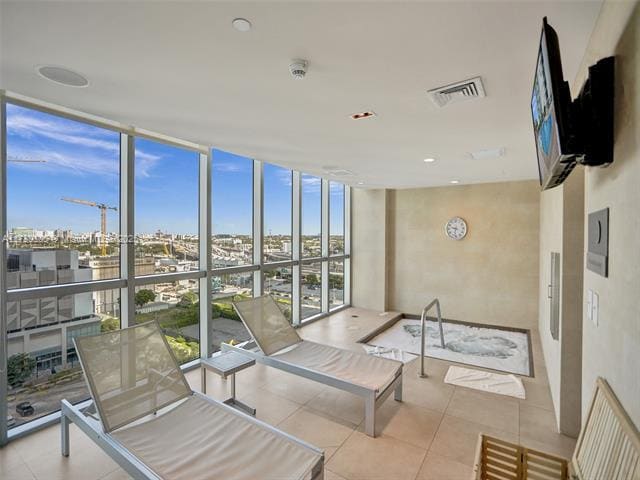 Building Photo - 900 Biscayne