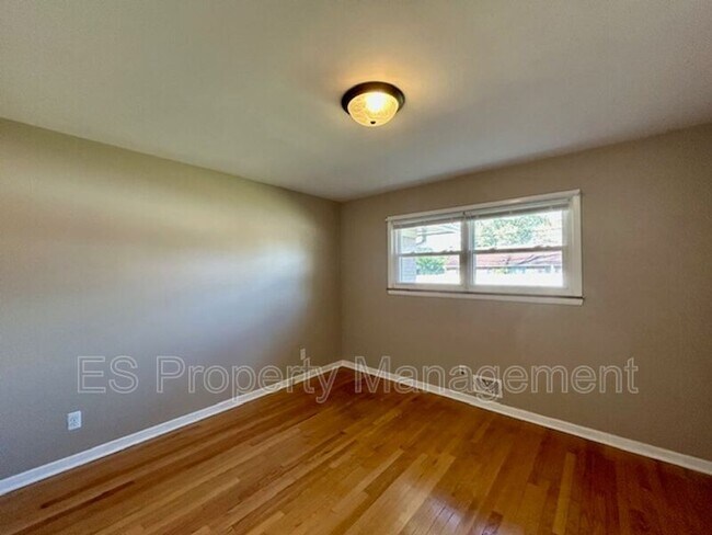 Building Photo - 5106 Radnor Rd