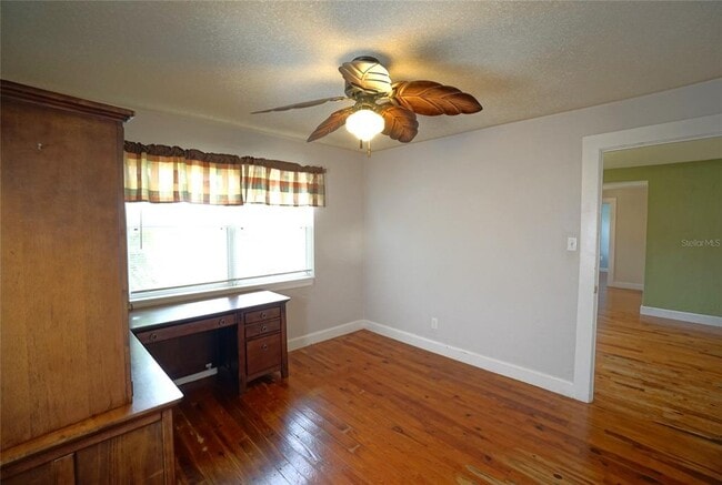 Building Photo - 810 W Woodlawn Ave