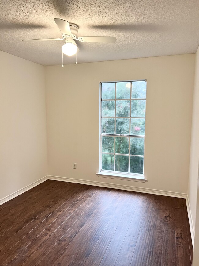 Building Photo - 102 Trace Loop