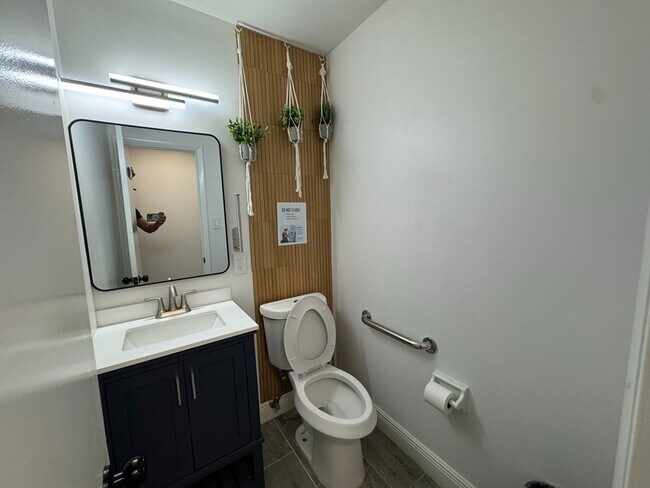 Building Photo - 5401 Alhambra Dr