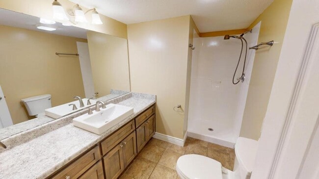 Building Photo - 110 Oakland Dr