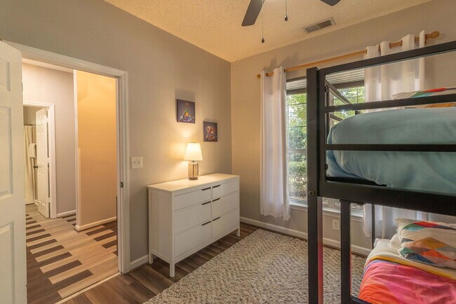 Building Photo - 9 Walthour Cove