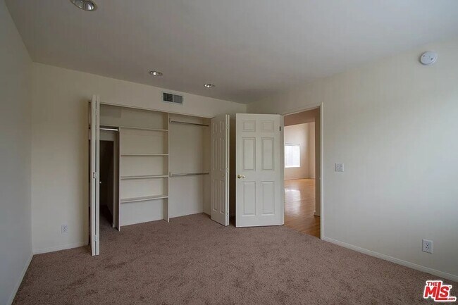 Building Photo - 710 Ocean Park Blvd