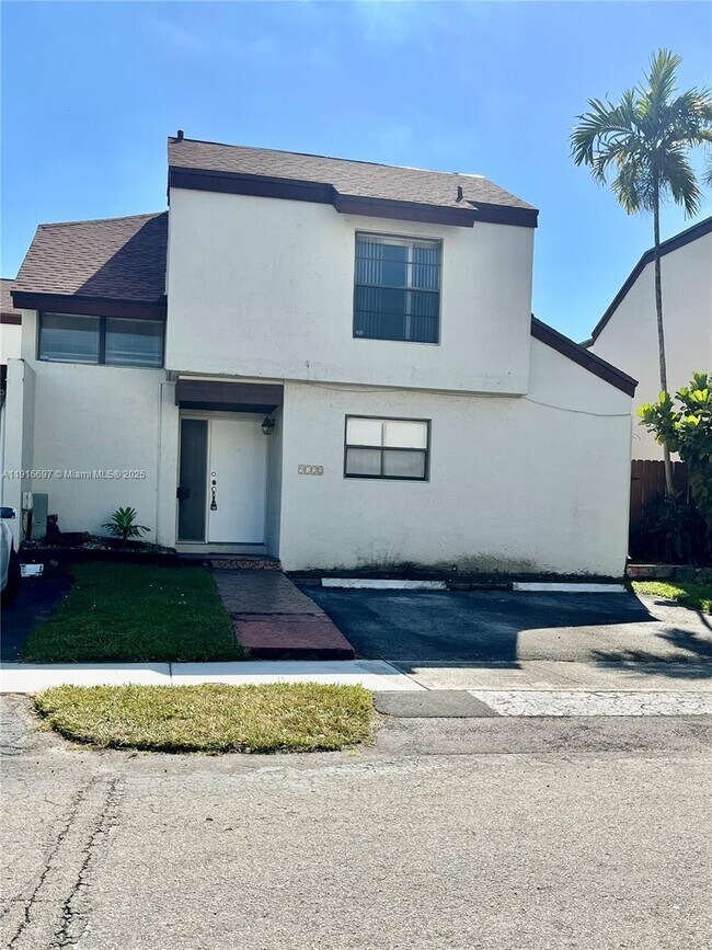 Building Photo - 9722 NW 6th Ln