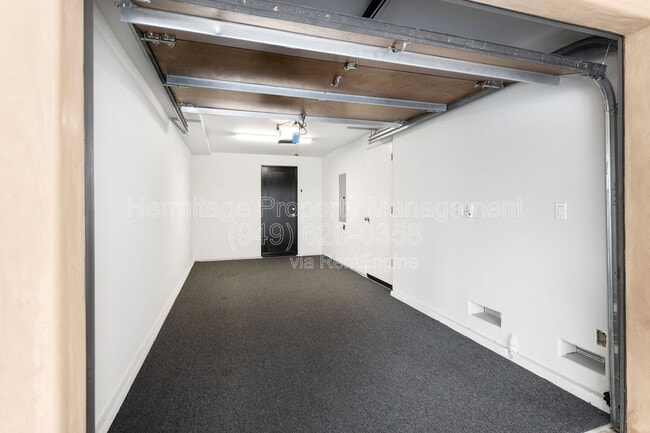 Building Photo - 435 1/2 Carnation Avenue