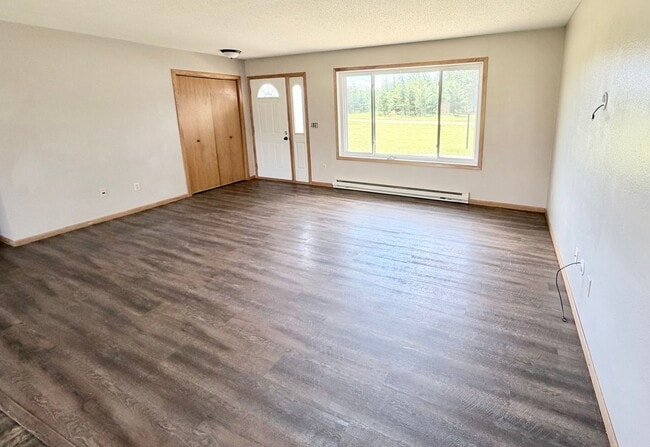 Building Photo - 3 Bedroom Duplex