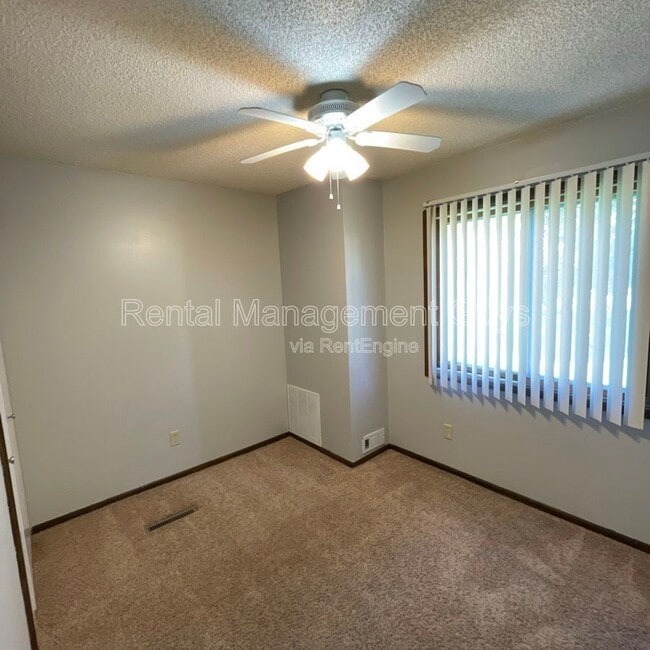 Building Photo - 8693 Maplebrook Pkwy N