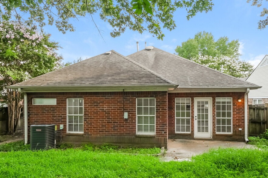 Building Photo - 8170 Timber Knoll Ln