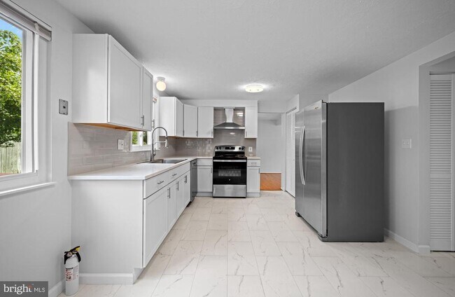 Building Photo - 4005 Pickstone Dr