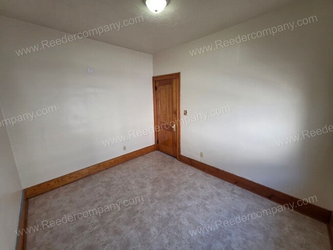 Building Photo - Remodeled 3 bedroom 1 bathroom house