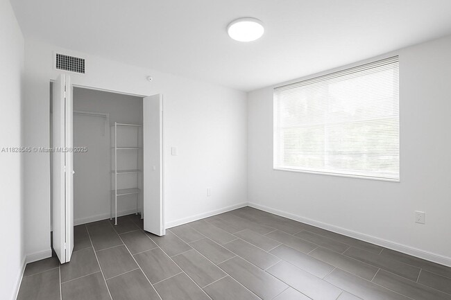 Building Photo - 12118 St.Andrews Pl