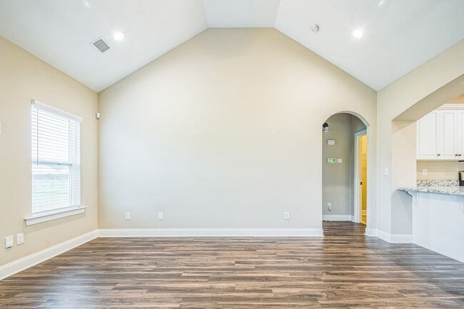 Building Photo - Charming 3BR House in Warrenville