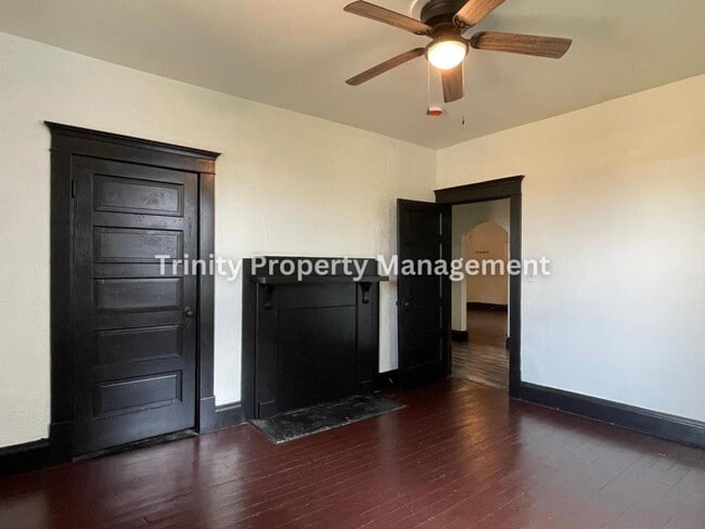 Building Photo - 462 Lee Ave