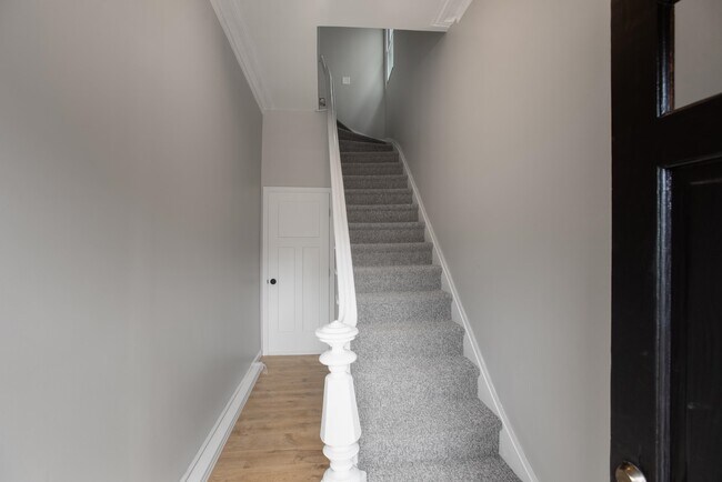 Building Photo - 38 Ravine Ave