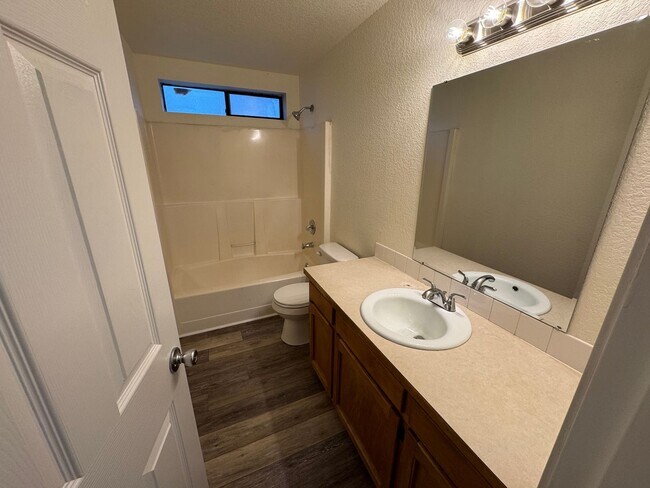 Building Photo - 306 S 20th St