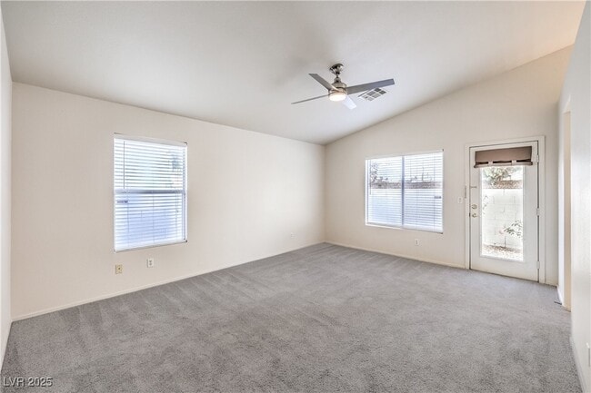 Building Photo - 1851 Vista Pointe Ave