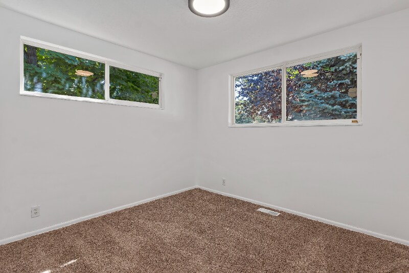 Building Photo - 7 E Diamond St