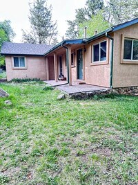 Building Photo - Calm 2 Bedroom, 2 Bath near Cheyenne Canyon