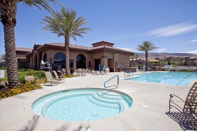 Building Photo - Stunning 1-story home in the prestigious Club at Madeira Canyon guard gated community!