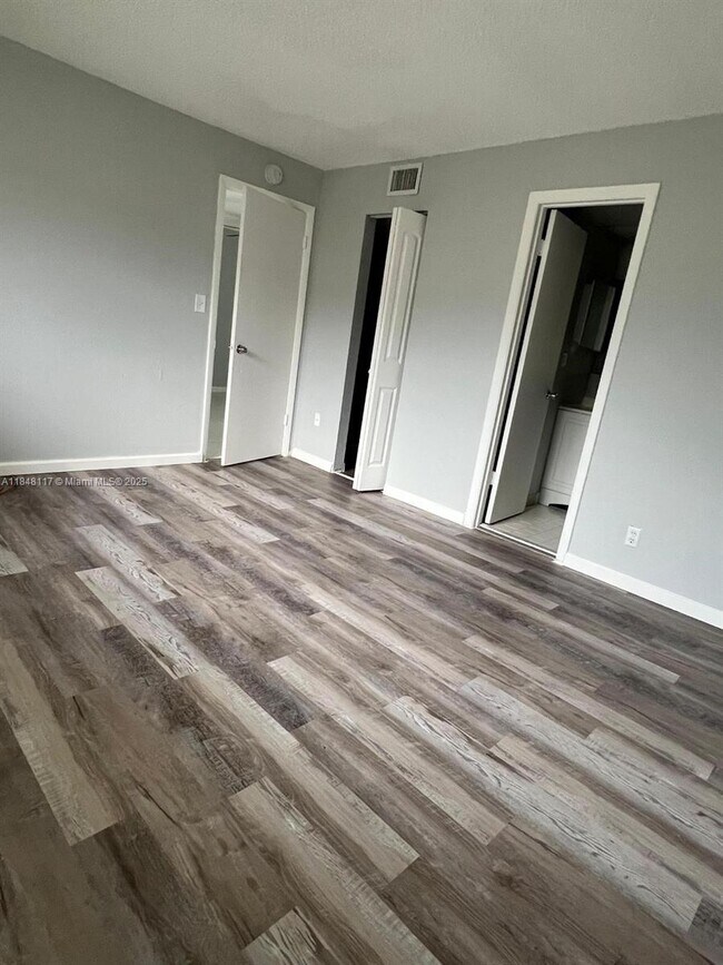 Building Photo - 7925 S Colony Cir
