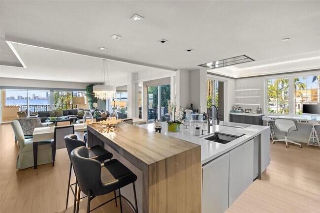 Building Photo - 4924 Fisher Island Dr