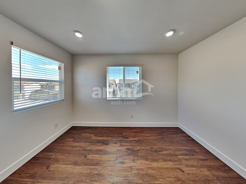 Building Photo - 10436 Bee Balm St