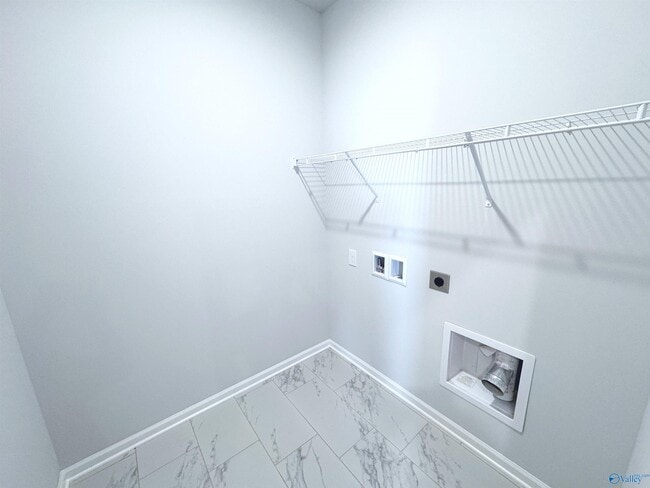 Building Photo - 161 Little Britain St