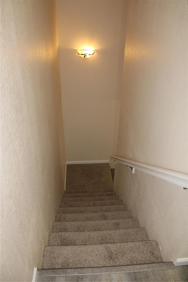 Building Photo - 815 Woodside Creek Dr
