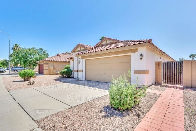 Building Photo - 2401 E Derringer Way