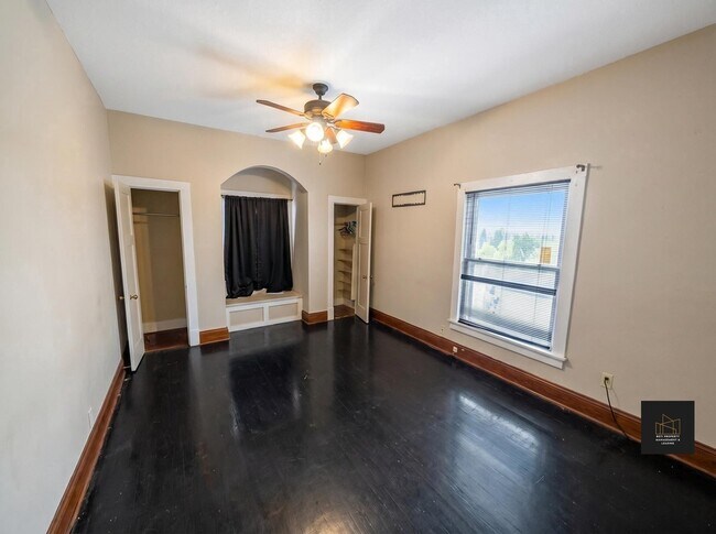 Building Photo - 335 S Shawnee Terrace