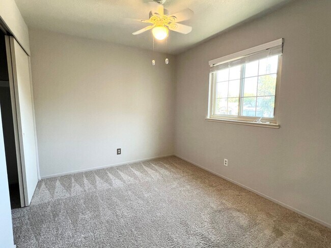 Building Photo - Beautiful Four Bedroom Home in Elk Grove