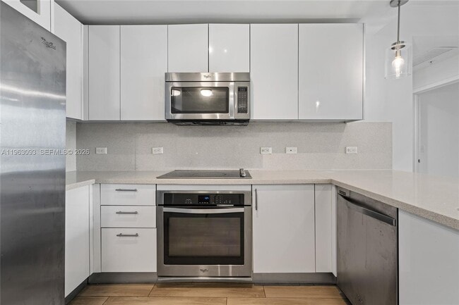 Building Photo - 999 SW 1st Ave